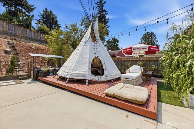 470 Grandey Way NE, Renton, WA 98057
