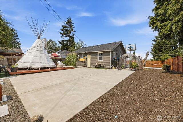 470 Grandey Way NE, Renton, WA 98057