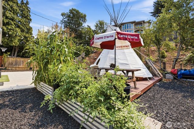 470 Grandey Way NE, Renton, WA 98057