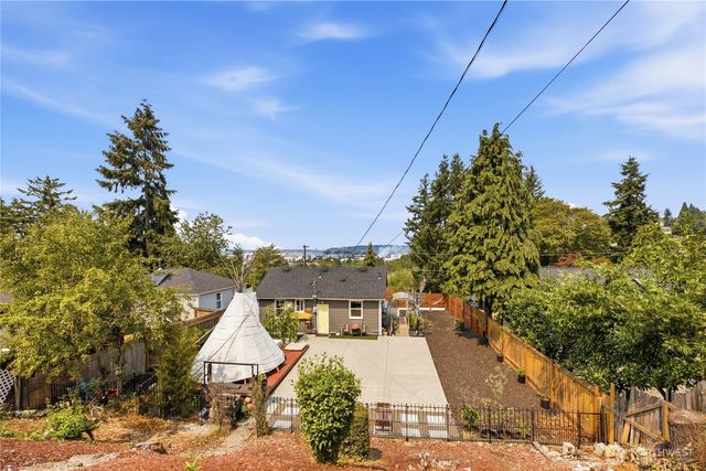 470 Grandey Way NE, Renton, WA 98057