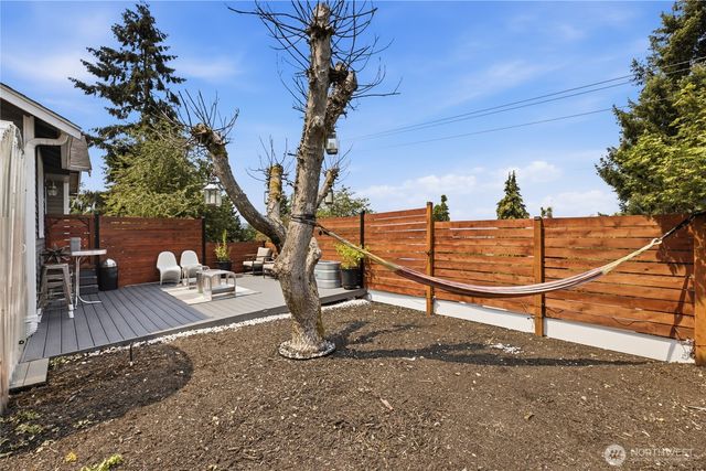 470 Grandey Way NE, Renton, WA 98057
