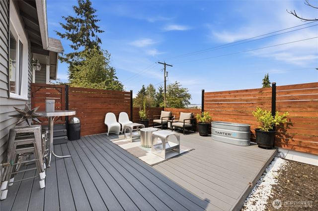 470 Grandey Way NE, Renton, WA 98057