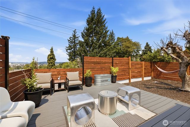 470 Grandey Way NE, Renton, WA 98057