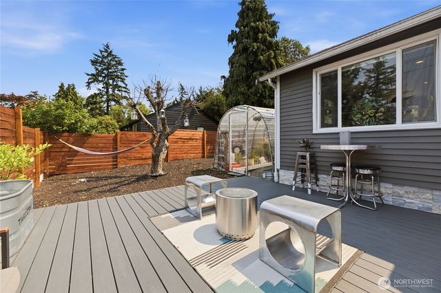 470 Grandey Way NE, Renton, WA 98057
