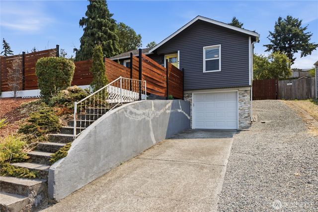470 Grandey Way NE, Renton, WA 98057