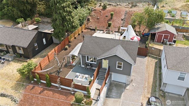 470 Grandey Way NE, Renton, WA 98057
