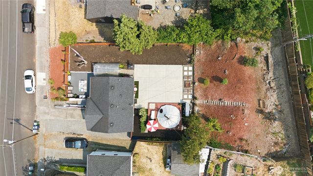 470 Grandey Way NE, Renton, WA 98057