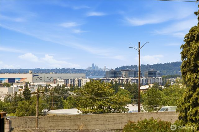 470 Grandey Way NE, Renton, WA 98057