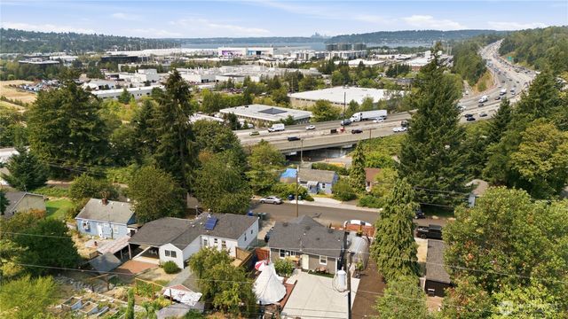 470 Grandey Way NE, Renton, WA 98057