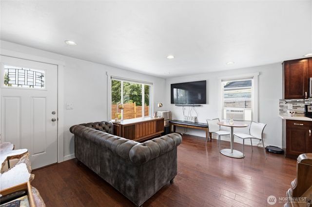 470 Grandey Way NE, Renton, WA 98057