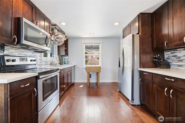 470 Grandey Way NE, Renton, WA 98057
