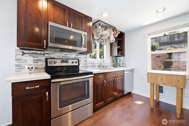 470 Grandey Way NE, Renton, WA 98057