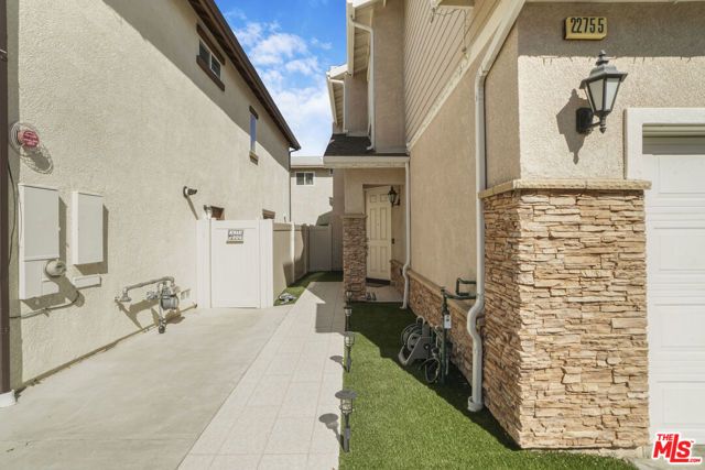 22755 Walnut Park Lane, Newhall (santa Clarita), CA 91321