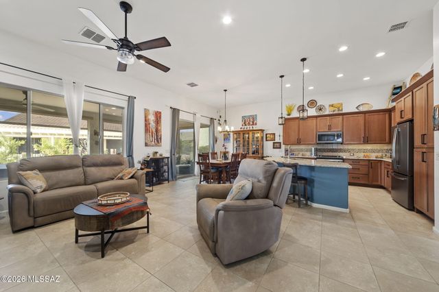 2547 E Josephine View Drive, Green Valley, AZ 85614