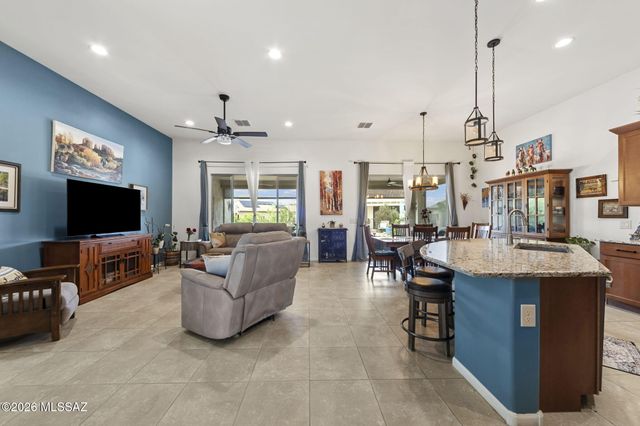 2547 E Josephine View Drive, Green Valley, AZ 85614