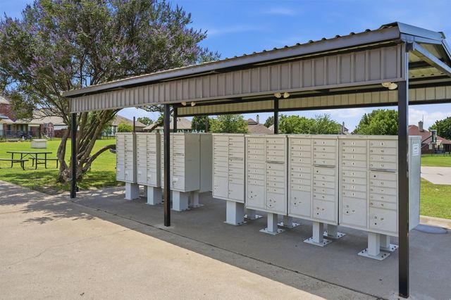 161 Dodge City Trail, Newark, TX 76071
