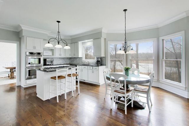 207 Lions Court, Lake Zurich, IL 60047