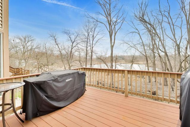 207 Lions Court, Lake Zurich, IL 60047