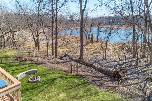207 Lions Court, Lake Zurich, IL 60047