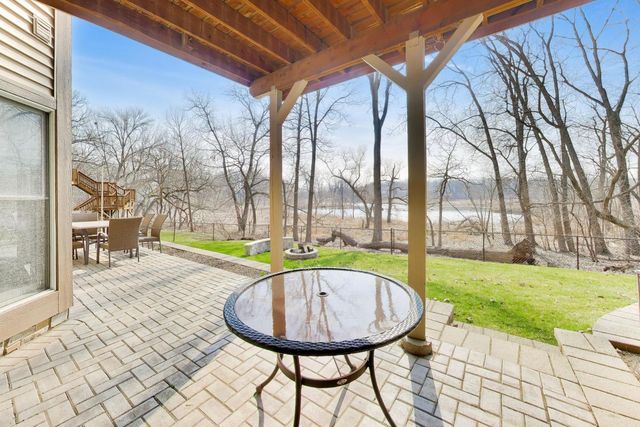 207 Lions Court, Lake Zurich, IL 60047