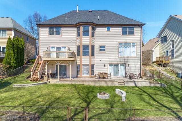 207 Lions Court, Lake Zurich, IL 60047