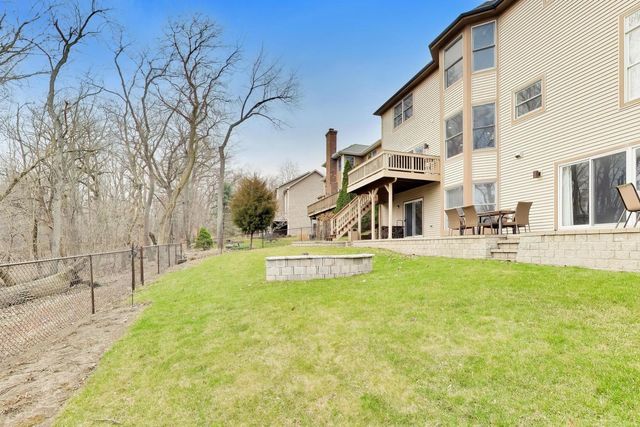 207 Lions Court, Lake Zurich, IL 60047