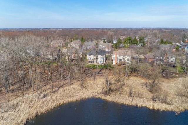 207 Lions Court, Lake Zurich, IL 60047