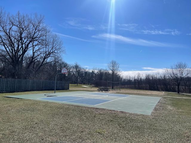 207 Lions Court, Lake Zurich, IL 60047