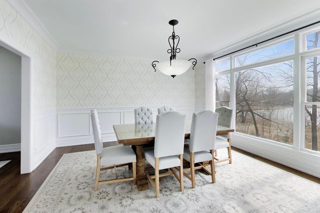 207 Lions Court, Lake Zurich, IL 60047