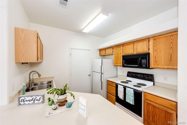 6005 W Castlegate Drive W B18, Castle Rock, CO 80108