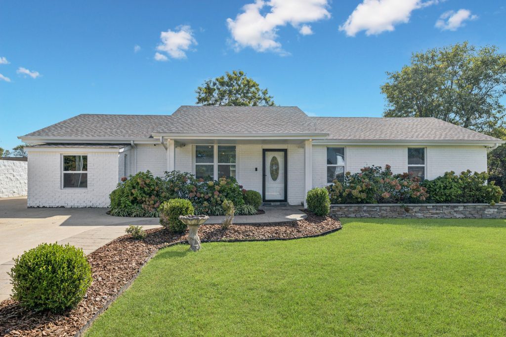 314 Lake Farm Rd, Smyrna, TN 37167