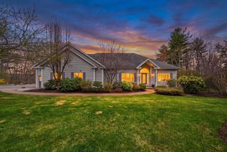 8 Ledgewood Drive, Londonderry, NH 03053