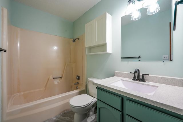 509 W 13th Ave, El Dorado, KS 67042