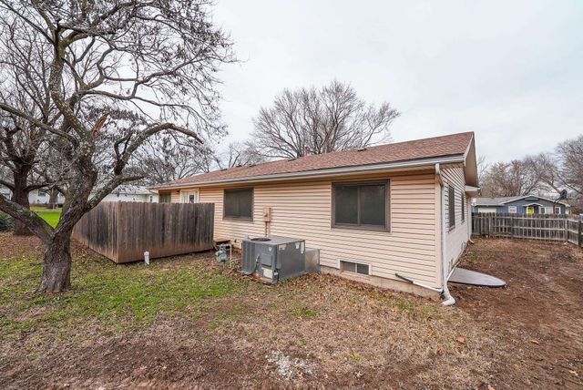 509 W 13th Ave, El Dorado, KS 67042