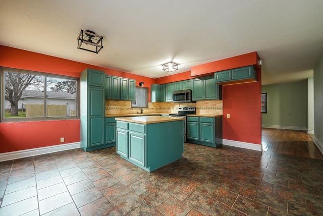 509 W 13th Ave, El Dorado, KS 67042