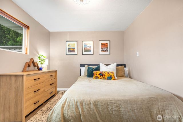 6533 20th Avenue NE, Seattle, WA 98115
