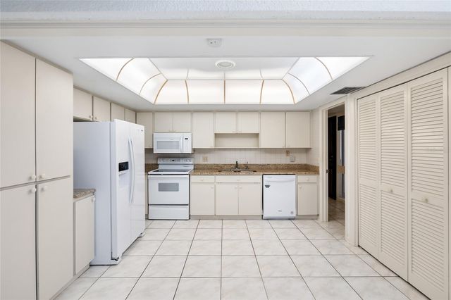 14225 CYPRESS CIRCLE 14225, Tampa, FL 33618