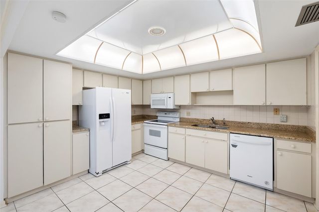 14225 CYPRESS CIRCLE 14225, Tampa, FL 33618