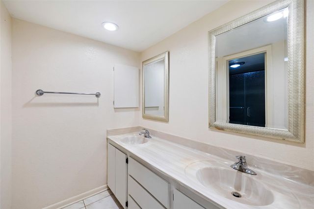 14225 CYPRESS CIRCLE 14225, Tampa, FL 33618