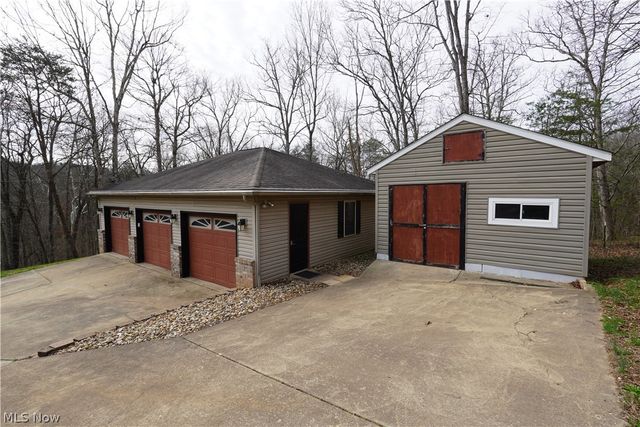 1950 Sams Creek Road, Mineral Wells, WV 26150