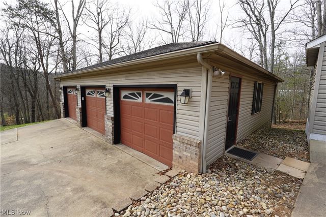 1950 Sams Creek Road, Mineral Wells, WV 26150