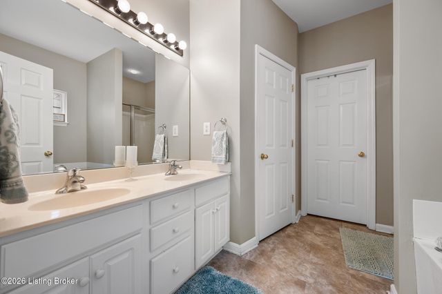 16513 Taunton Vale Rd, Louisville, KY 40245
