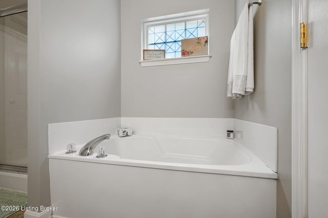 16513 Taunton Vale Rd, Louisville, KY 40245