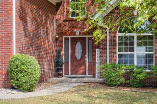 16513 Taunton Vale Rd, Louisville, KY 40245