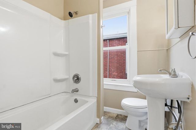 718 YORK ST, York, PA 17403