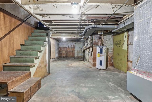 718 YORK ST, York, PA 17403