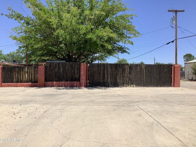 301 N BOWIE Avenue, Willcox, AZ 85643