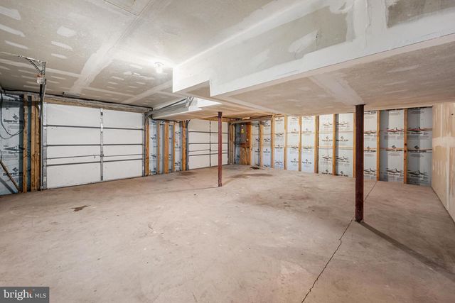 313 LOWER LAKEVIEW DR, East Stroudsburg, PA 18302