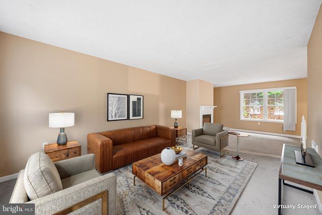 313 LOWER LAKEVIEW DR, East Stroudsburg, PA 18302