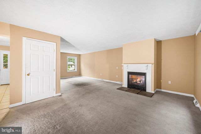 313 LOWER LAKEVIEW DR, East Stroudsburg, PA 18302